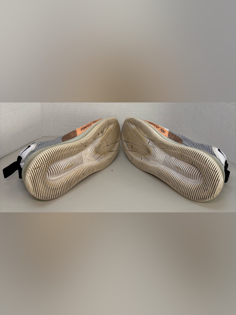 Nike Air Max 720 Men’s Size 12 White Black Orange Gray 2019 Rare AQ430-100 - Picture 6 of 7